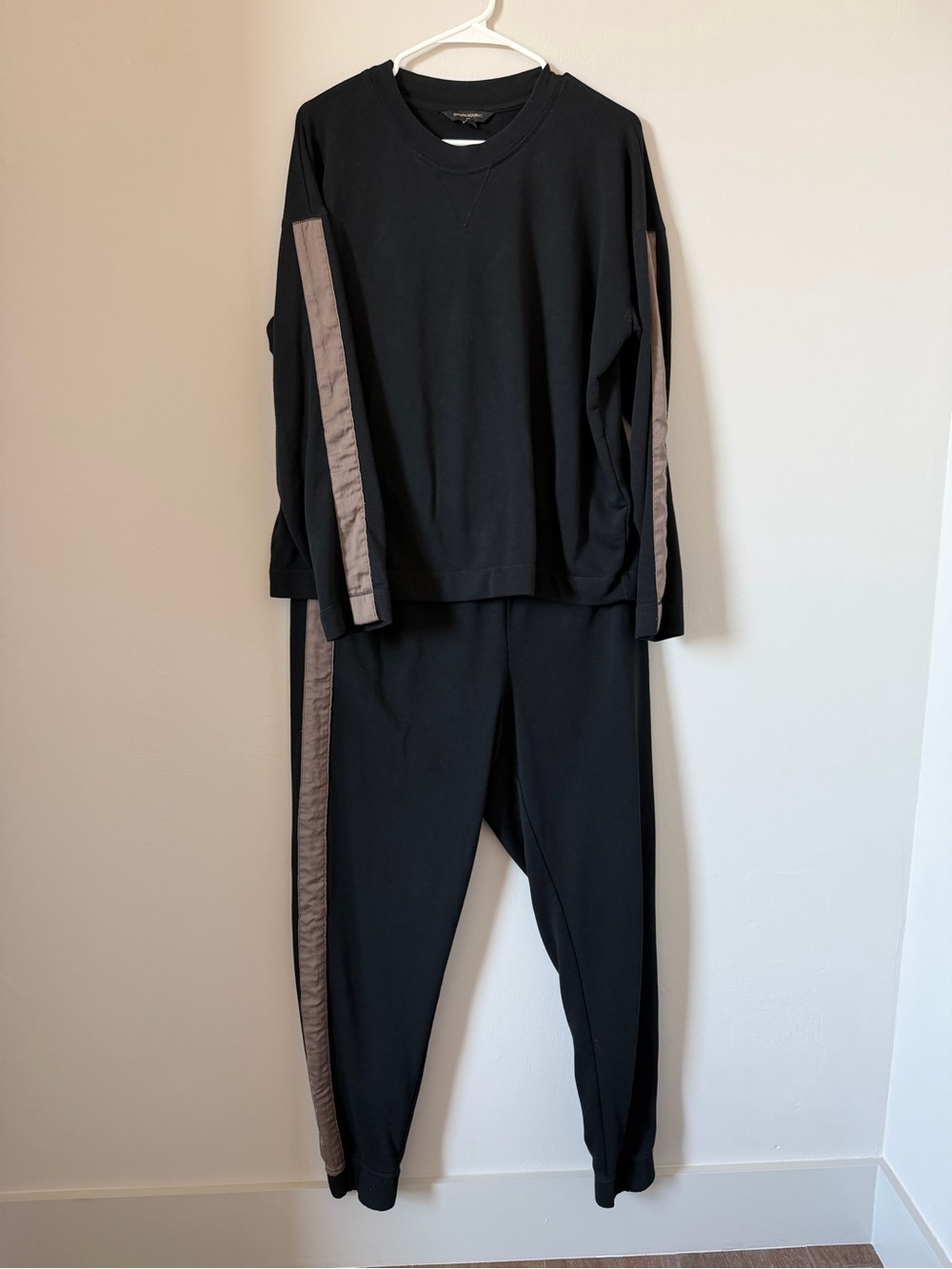Banana Republic Womens Black Activewear Set with Taupe Stripe